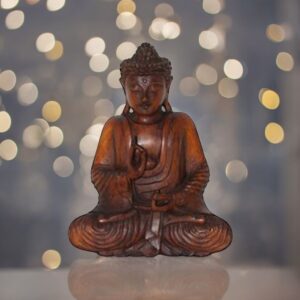 Boeddha, met de hand gesneden uit hout